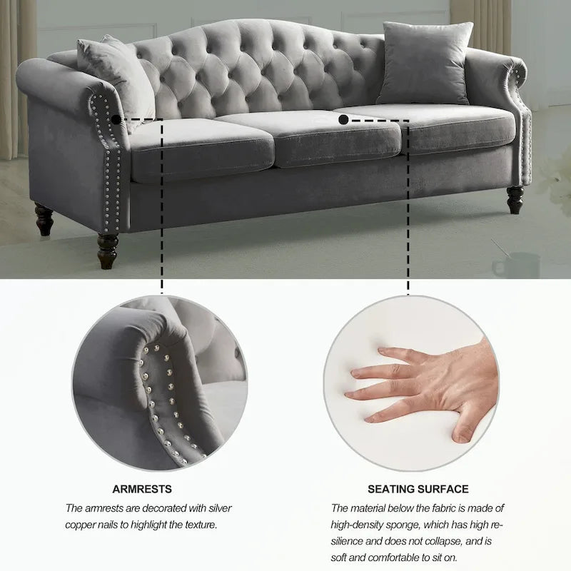 Canapé Chesterfield 3 places capitonné beige/gris avec accoudoirs roulés et cloutage décoratif