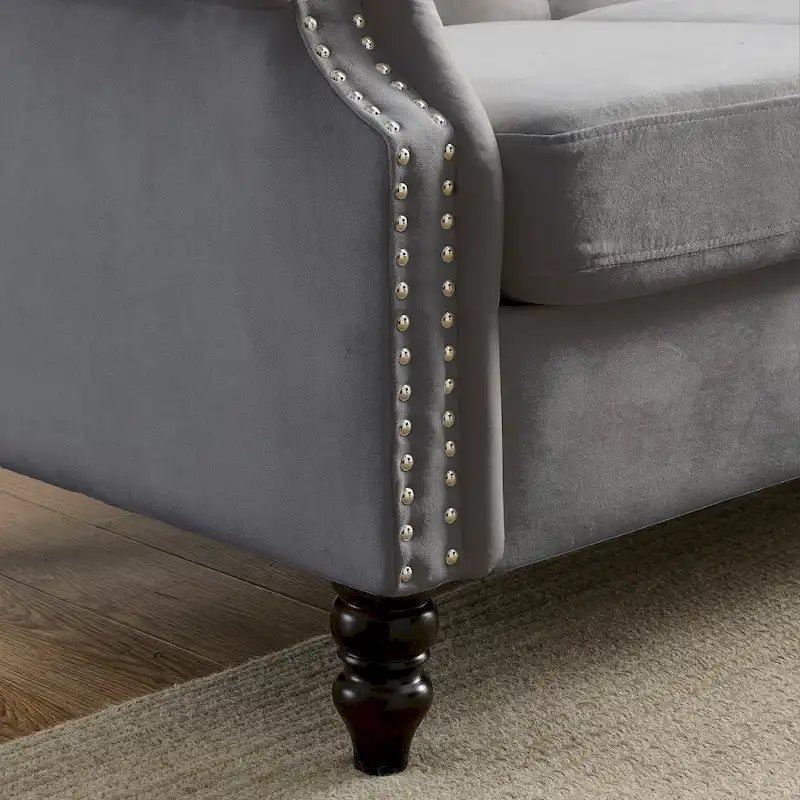 Canapé Chesterfield 3 places capitonné beige/gris avec accoudoirs roulés et cloutage décoratif