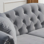 Canapé Chesterfield 3 places capitonné beige/gris avec accoudoirs roulés et cloutage décoratif