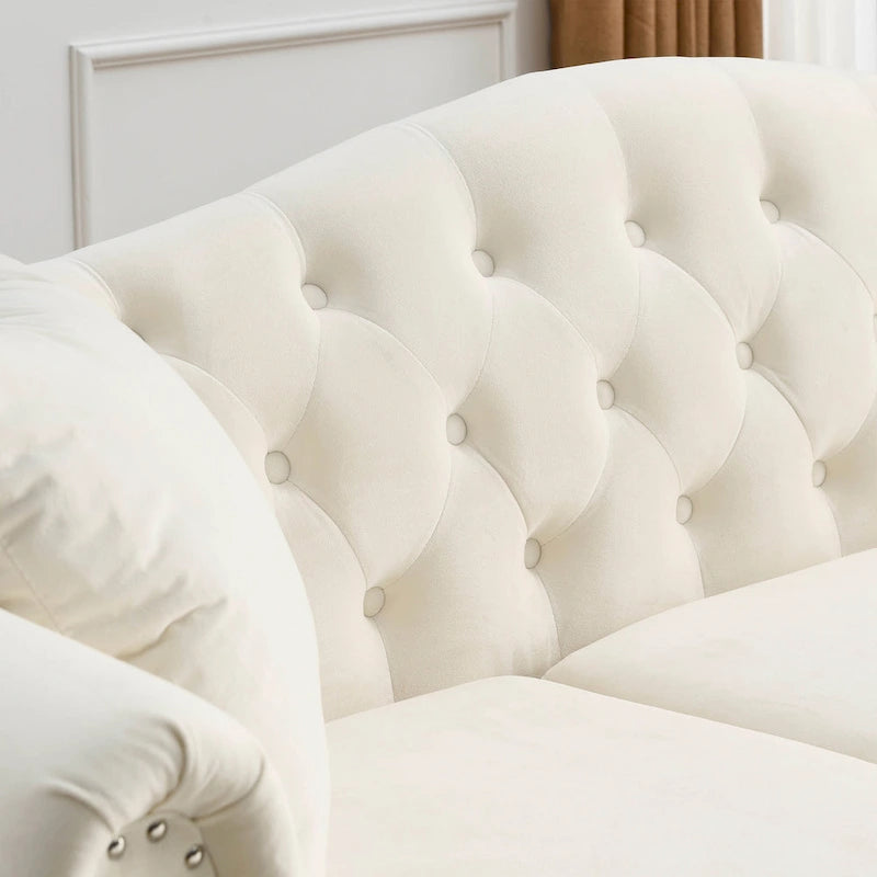 Canapé Chesterfield 3 places capitonné beige/gris avec accoudoirs roulés et cloutage décoratif