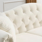 Canapé Chesterfield 3 places capitonné beige/gris avec accoudoirs roulés et cloutage décoratif