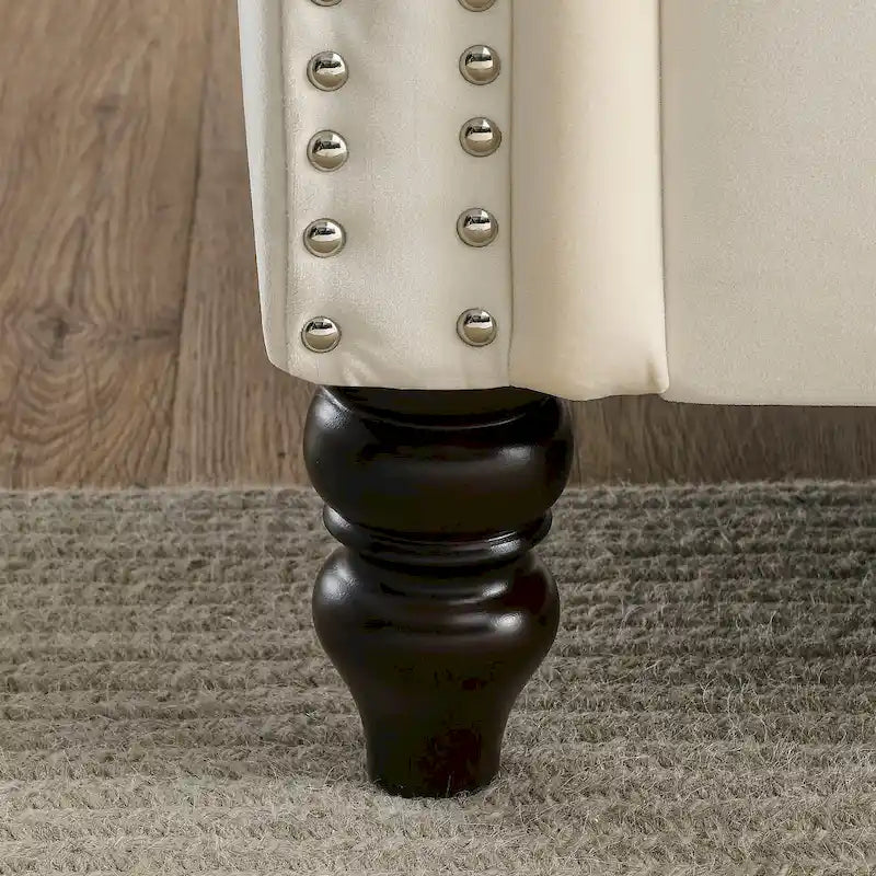 Canapé Chesterfield 3 places capitonné beige/gris avec accoudoirs roulés et cloutage décoratif